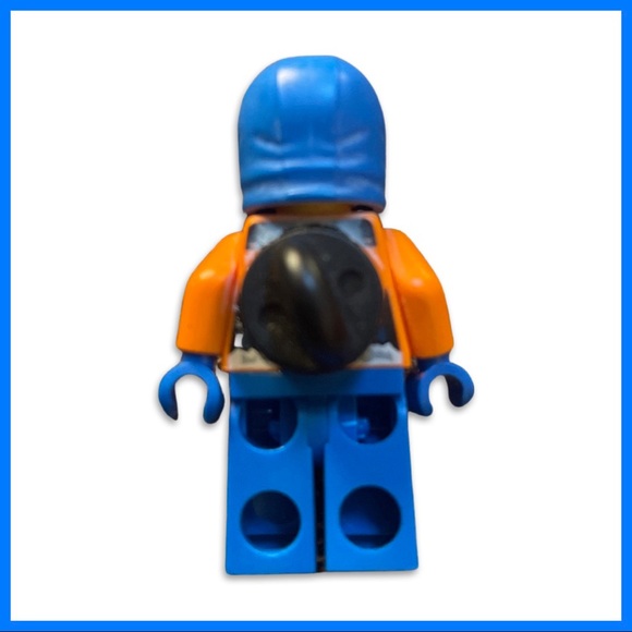 LEGO Pin - Arctic Explorer Minifigure - Picture 2 of 4